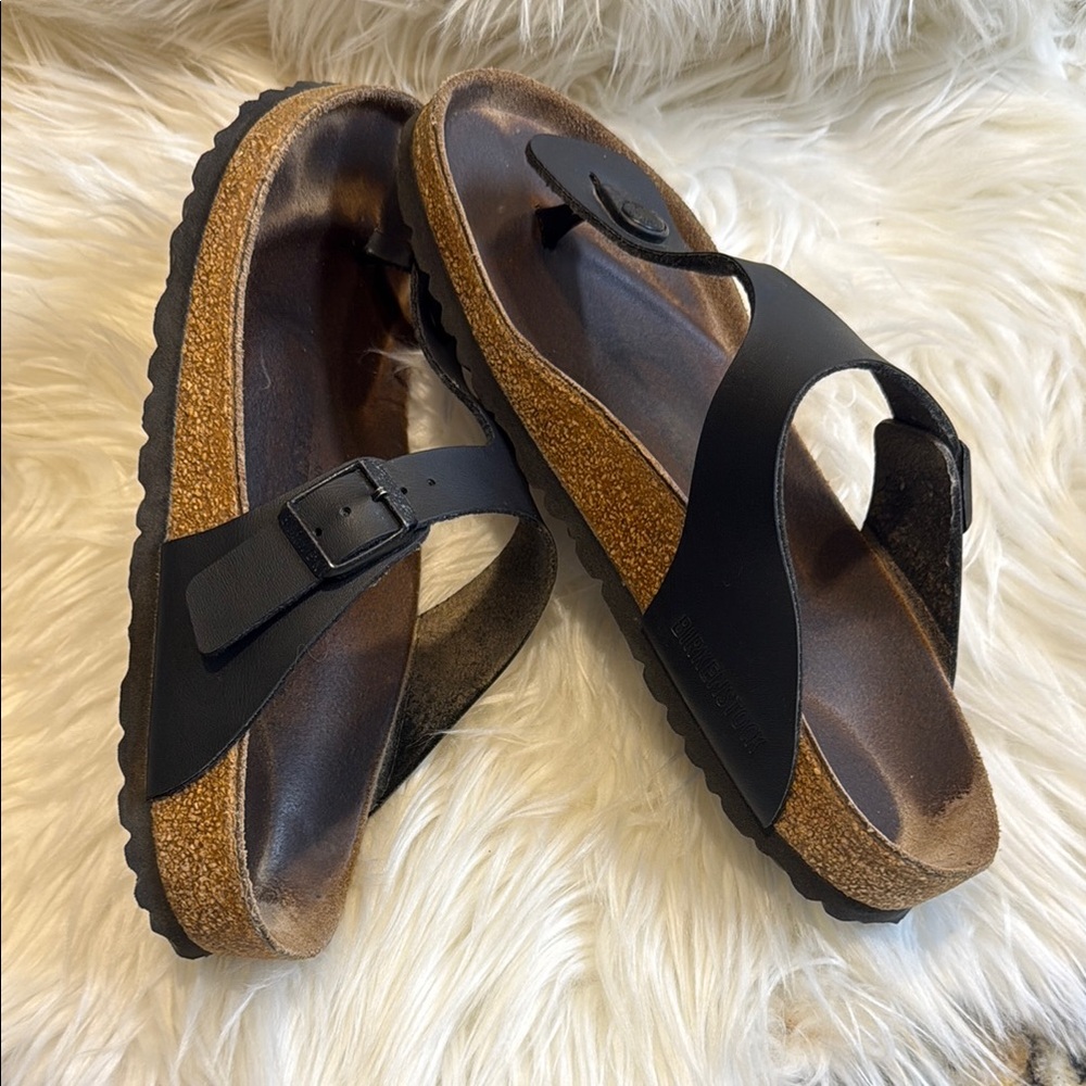 Birkenstock Black Sandals with Adjustable Straps and Contoured Footbed size 39 - Picture 2 of 7